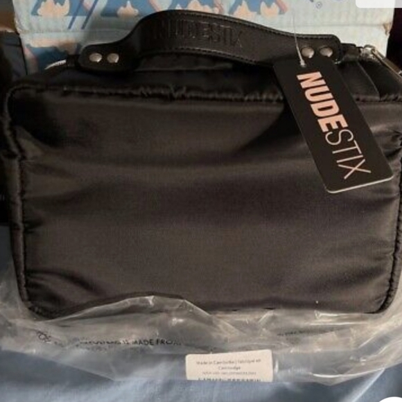 Nudestix hanging travel case - Picture 5 of 7